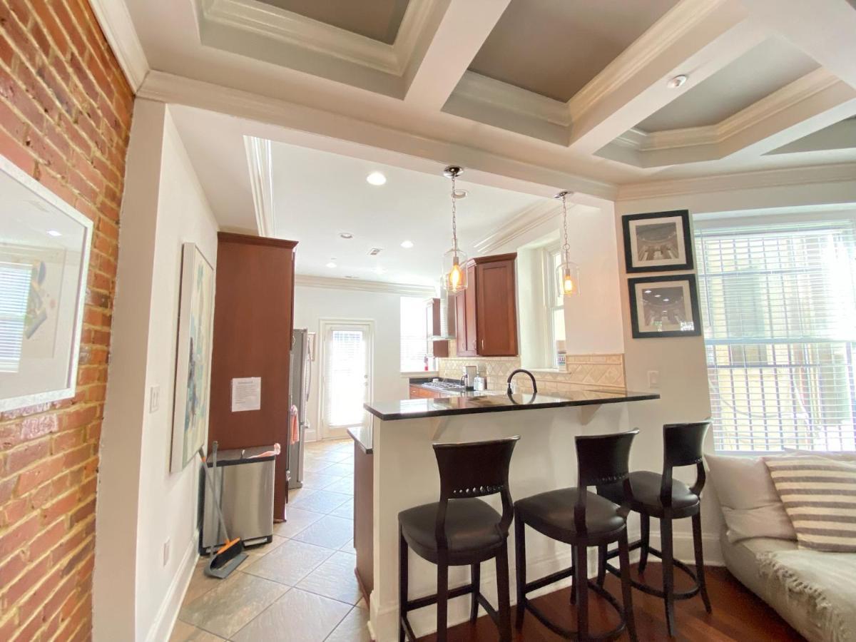 Classy Victorian Brownstone Subway Shopping Washington Extérieur photo